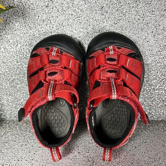 Keen Whisperer Red Closed Toed Sandals Shoes Outdoor Hiking Size 4 Toddler - Picture 5 of 7